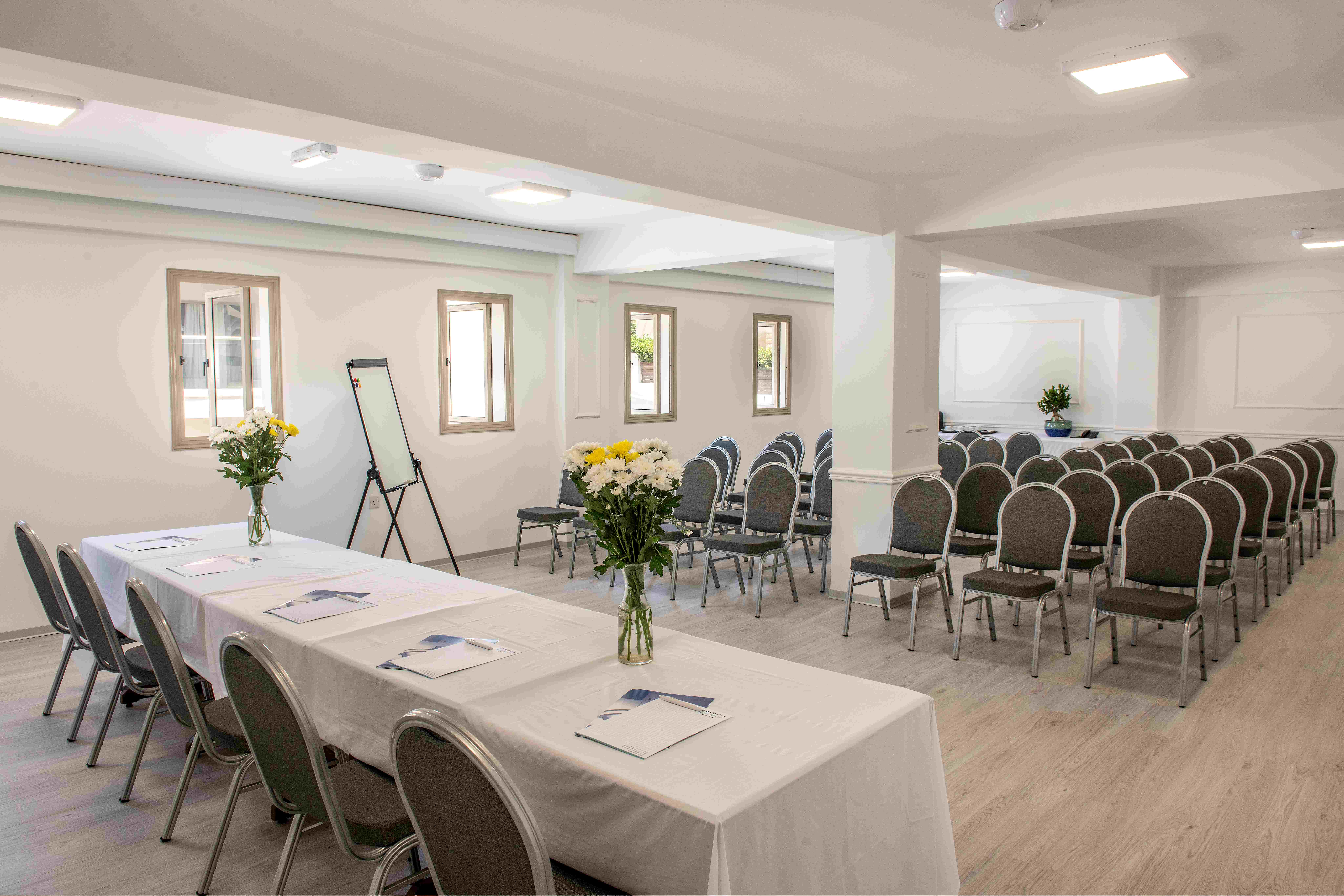 Image: http://www.bookyourweddingday.com/images/media/uploadfiles/AGI_5558 copy.jpg